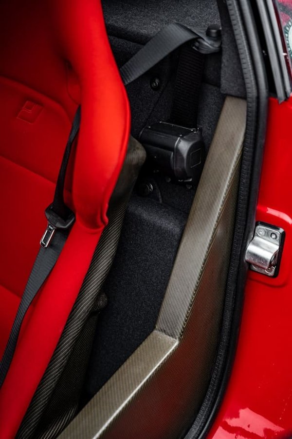 Quelle est la contribution d'un système d'allumage direct sans distributeur à l'efficacité d'un moteur essence?